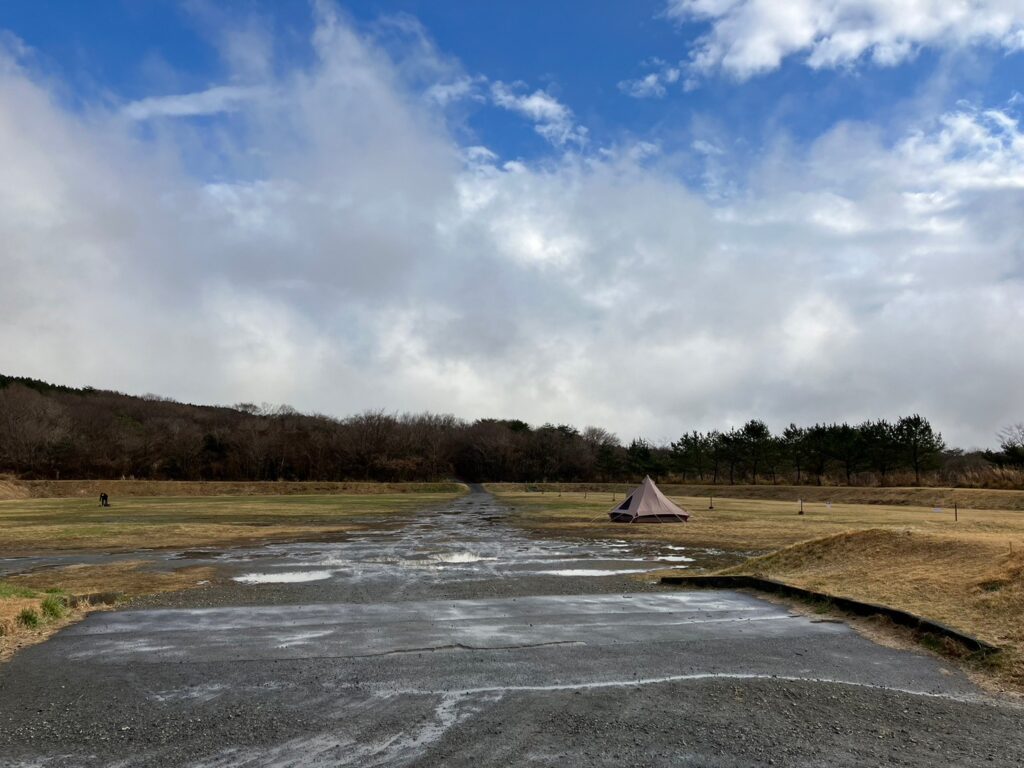 朝霧ジャンボリーオートキャンプ場の雨上がりの画像