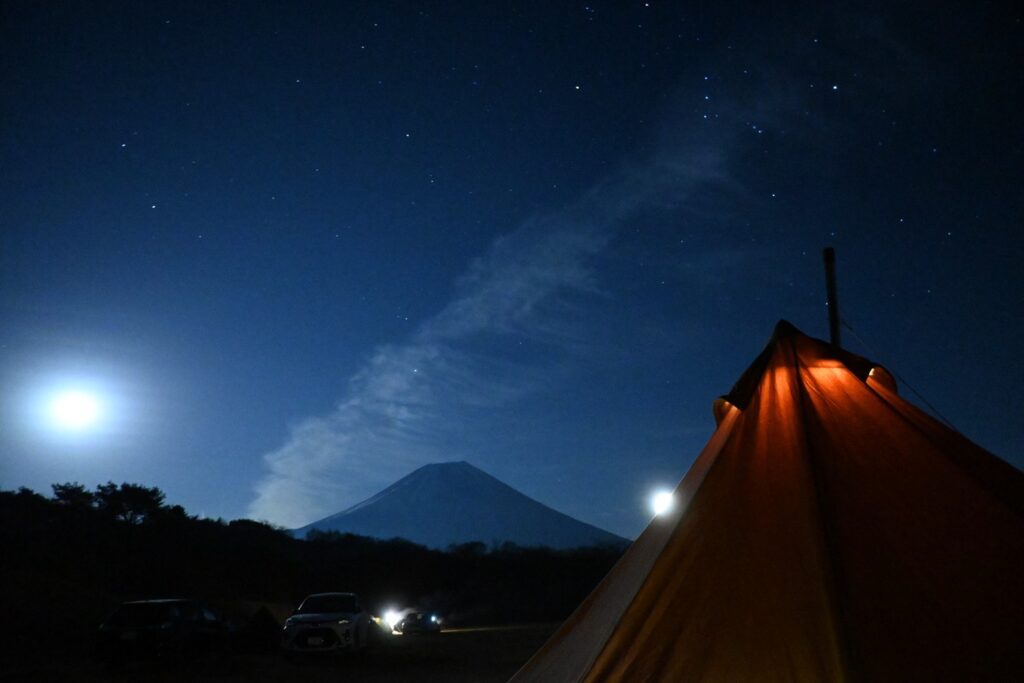 朝霧ジャンボリーオートキャンプ場の夜の景色の画像