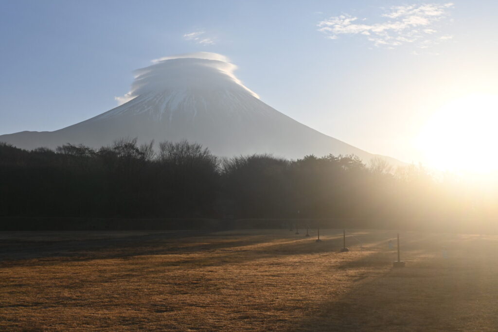 朝霧ジャンボリーオートキャンプ場と富士山