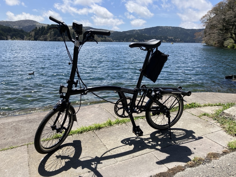 芦ノ湖とBROMPTON