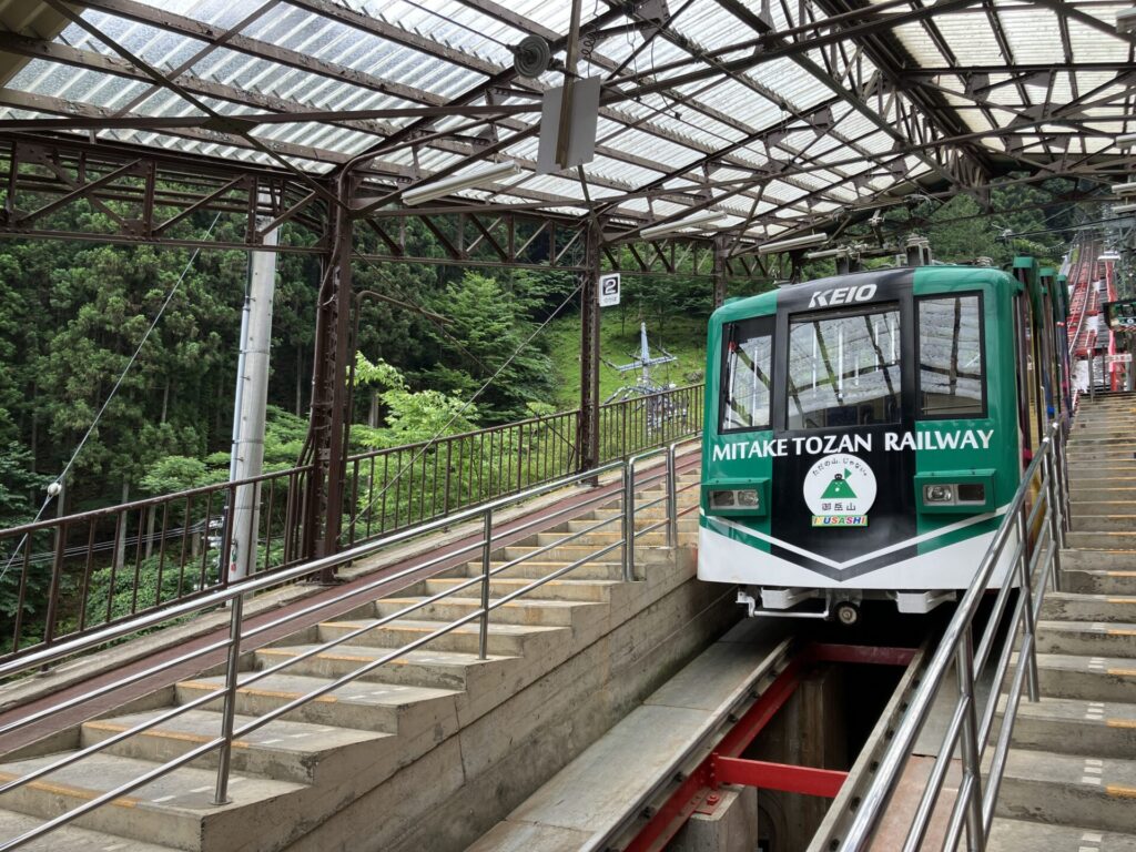 御岳登山鉄道のケーブルカーの画像