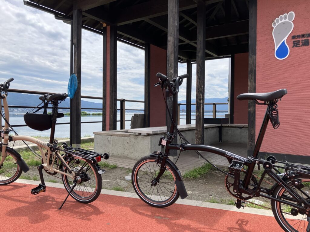 諏訪湖サイクリングロードの足湯