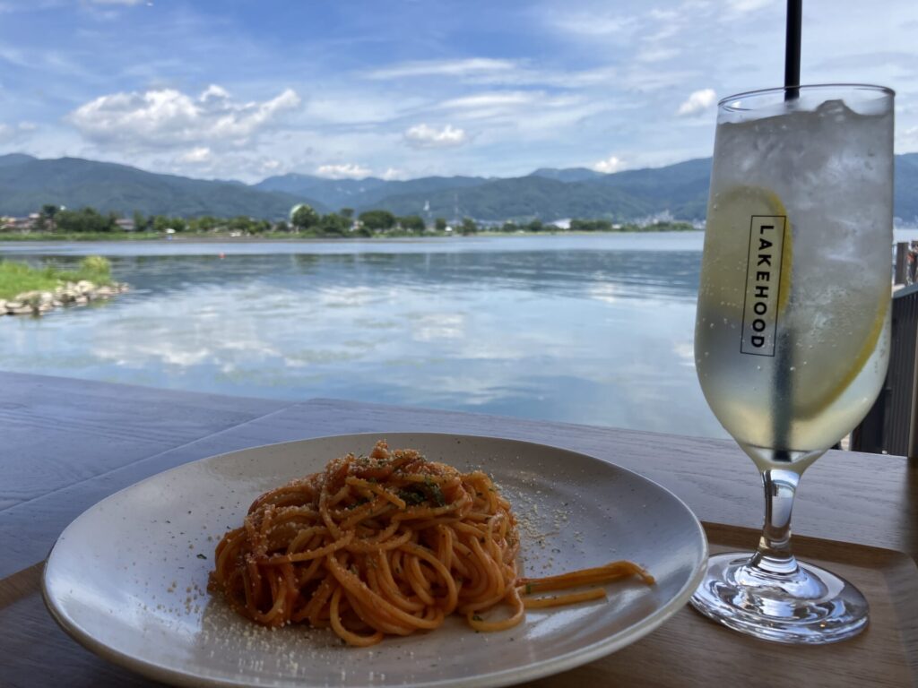 LAKEHOOD OKAYAの昔ながらのナポリタンとレモンスカッシュ