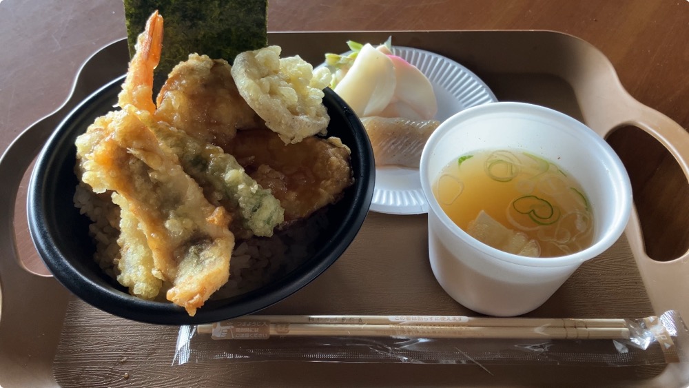 美浦村週末カフェの週替わりメニューの天丼