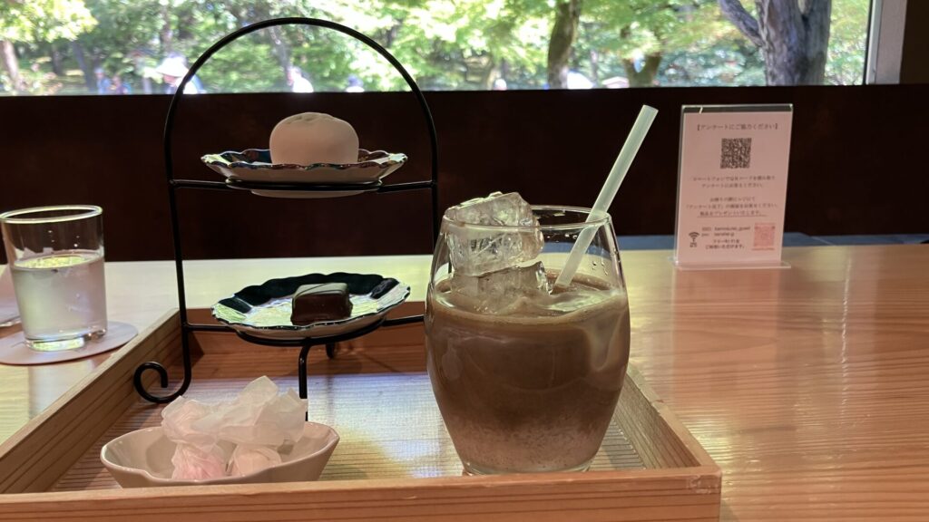 兼六園内にある時雨亭の上生菓子の画像