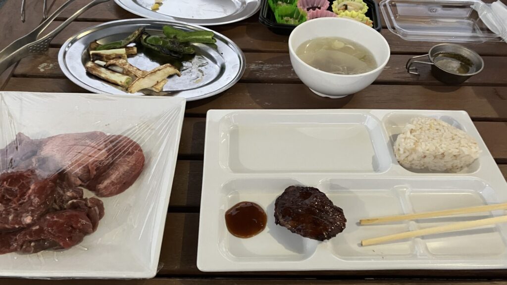 RVパーク陣中ファクトリーガーデンの夕食の牛タンの画像