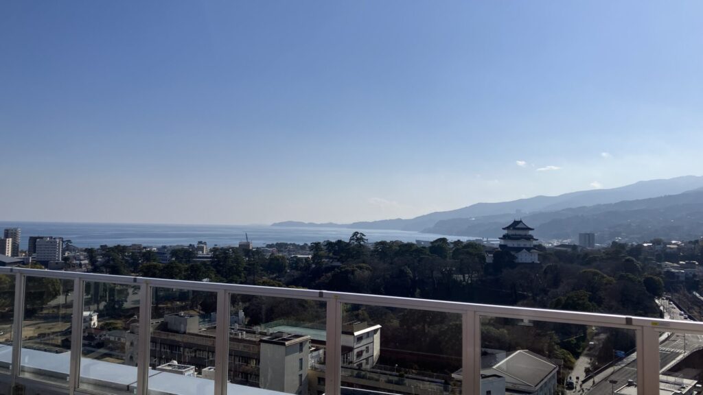 展望足湯庭園から眺める小田原城の画像
