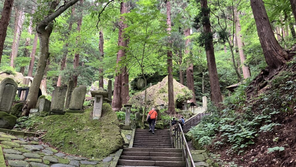 山寺の石段