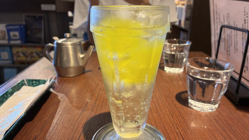 神保町ブックセンターの喫茶店の文庫ソーダ