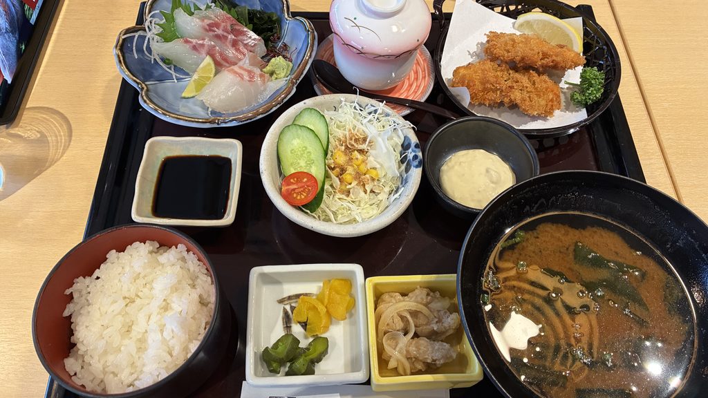 なるみ丸の大鳴門鯛お造りとフライ定食